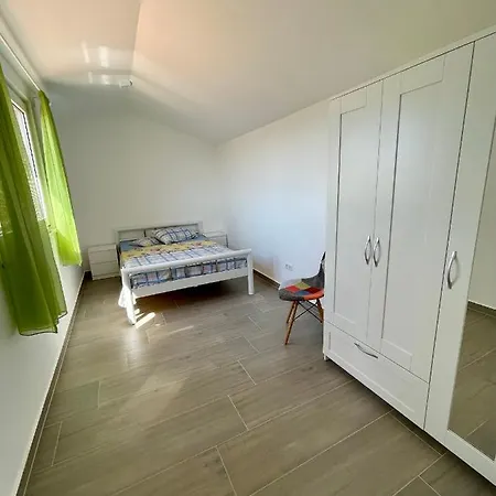 Apartament Mare I Ive *