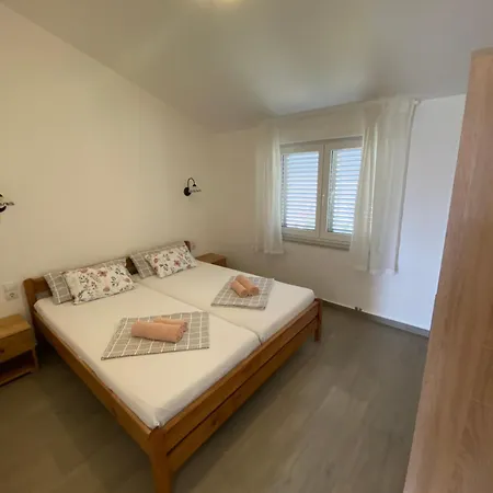 Apartament Mare I Ive *